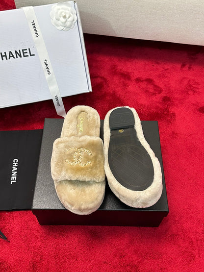 C 25K Chain buckle thick soled hairy slippers