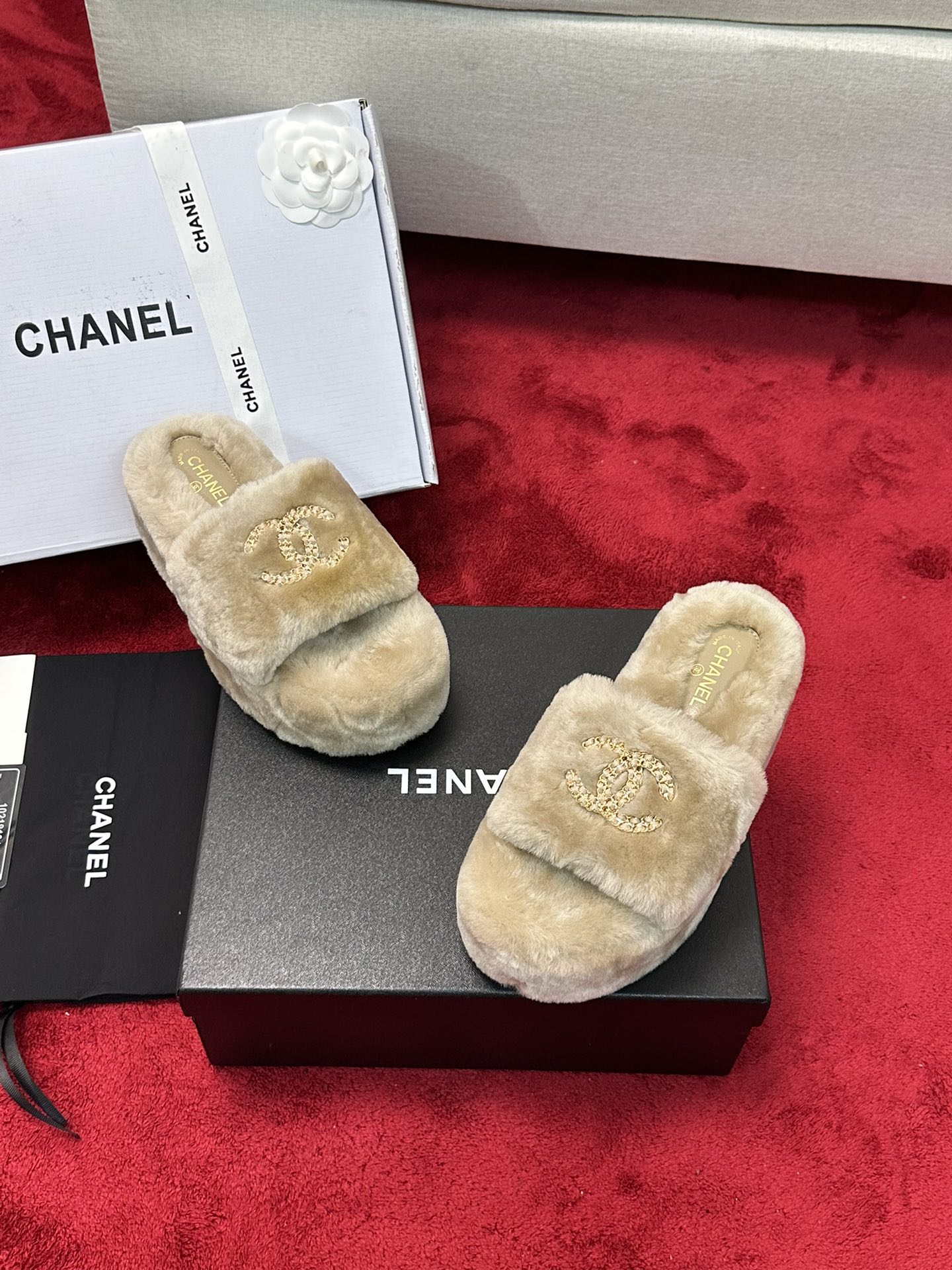 C 25K Chain buckle thick soled hairy slippers