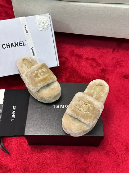 C 25K Chain buckle thick soled hairy slippers