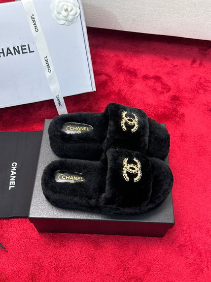 C 25K Chain buckle thick soled hairy slippers