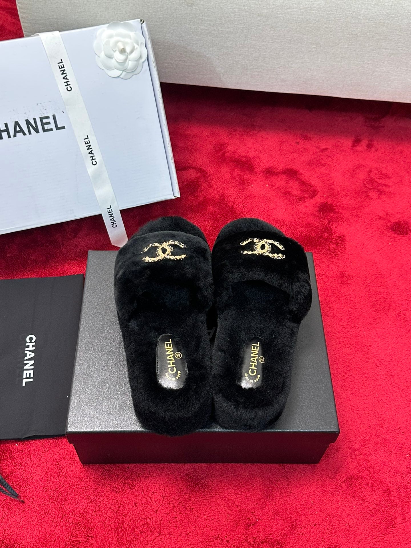 C 25K Chain buckle thick soled hairy slippers