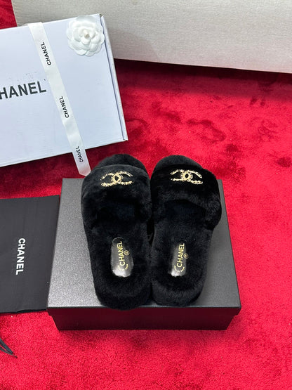 C 25K Chain buckle thick soled hairy slippers