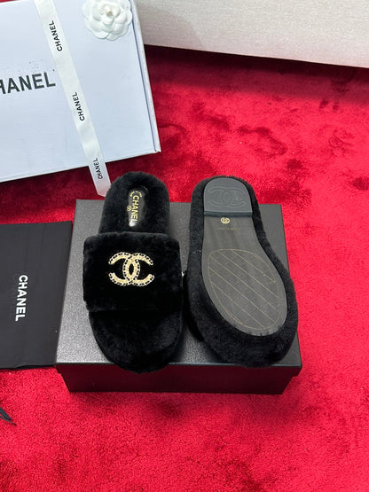 C 25K Chain buckle thick soled hairy slippers
