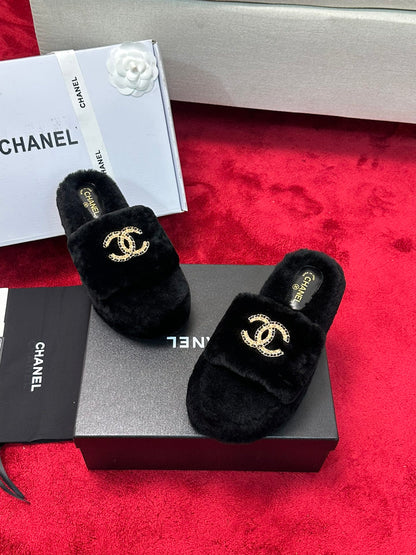 C 25K Chain buckle thick soled hairy slippers