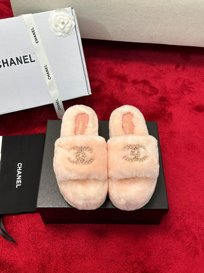 C 25K Chain buckle thick soled hairy slippers