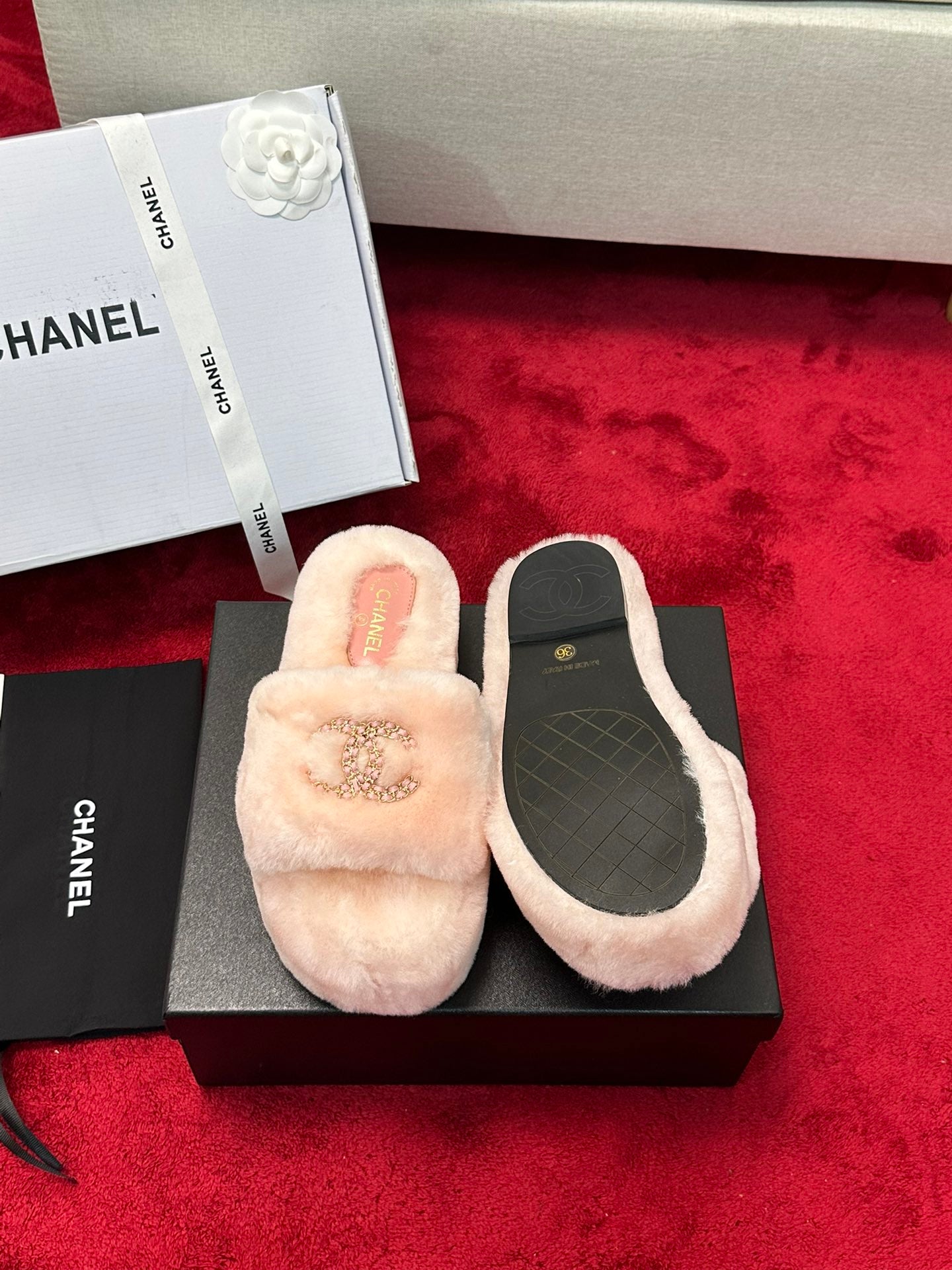 C 25K Chain buckle thick soled hairy slippers