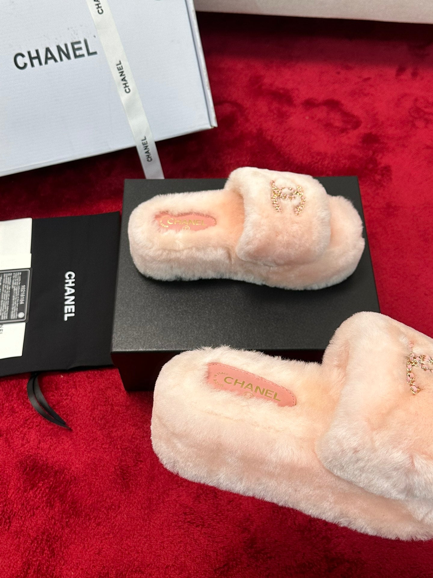 C 25K Chain buckle thick soled hairy slippers
