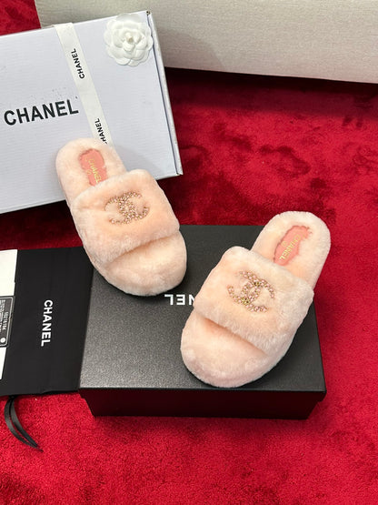 C 25K Chain buckle thick soled hairy slippers