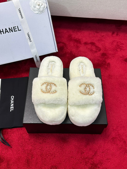 C 25K Chain buckle thick soled hairy slippers