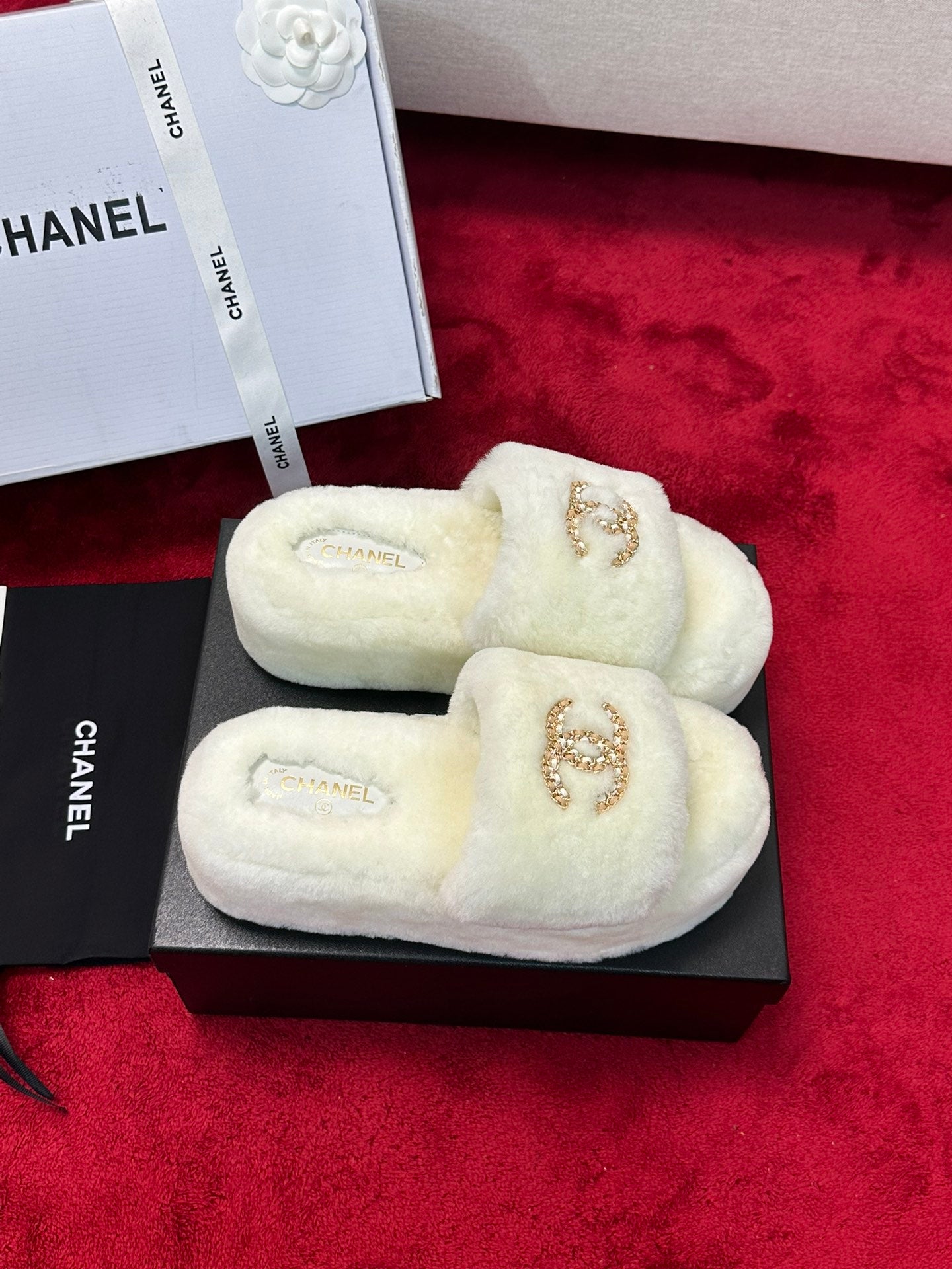 C 25K Chain buckle thick soled hairy slippers