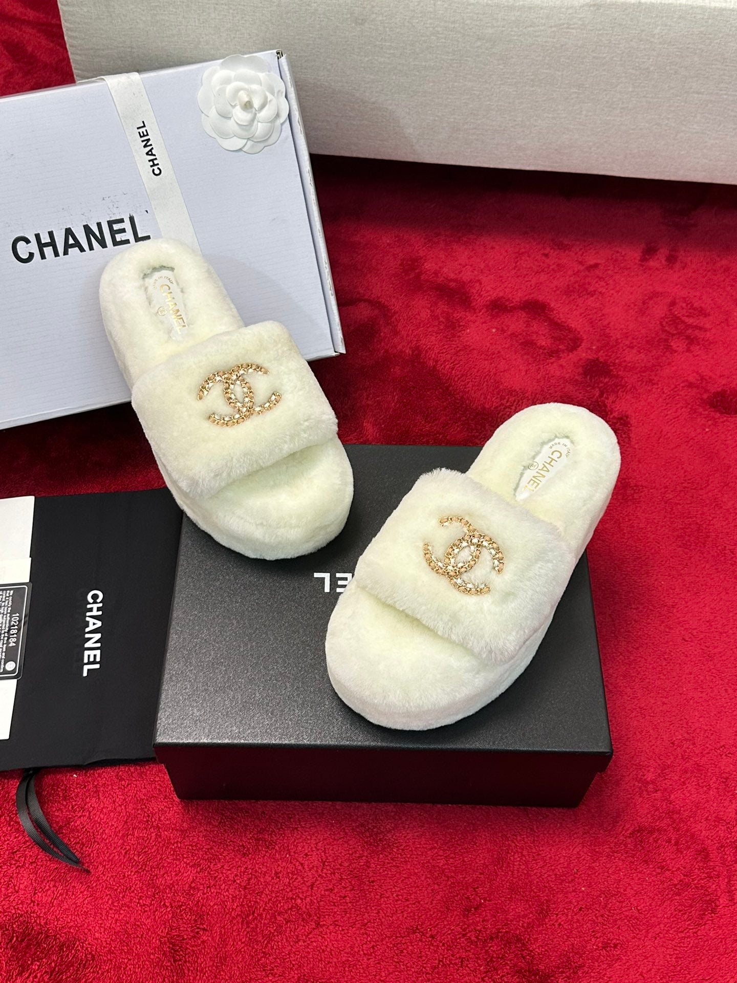 C 25K Chain buckle thick soled hairy slippers
