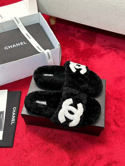 C 25 Classic diamond grid logo fur slippers
