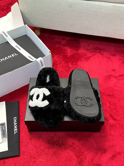 C 25 Classic diamond grid logo fur slippers