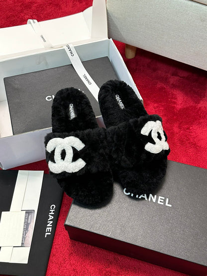 C 25 Classic diamond grid logo fur slippers