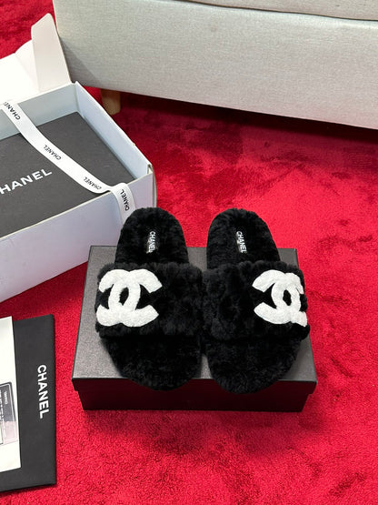 C 25 Classic diamond grid logo fur slippers