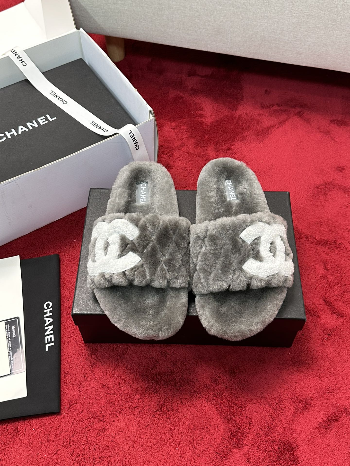C 25 Classic diamond grid logo fur slippers