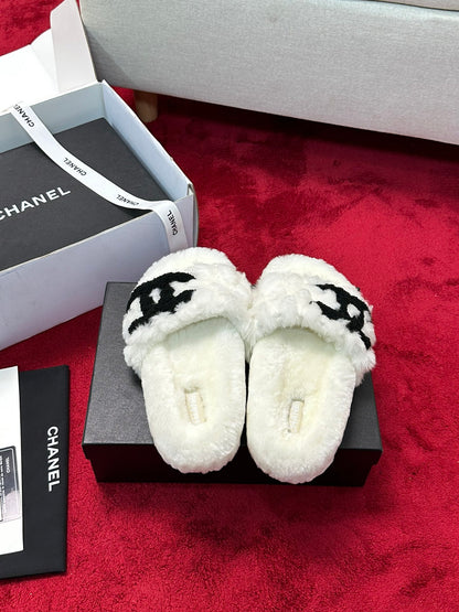 C 25 Classic diamond grid logo fur slippers