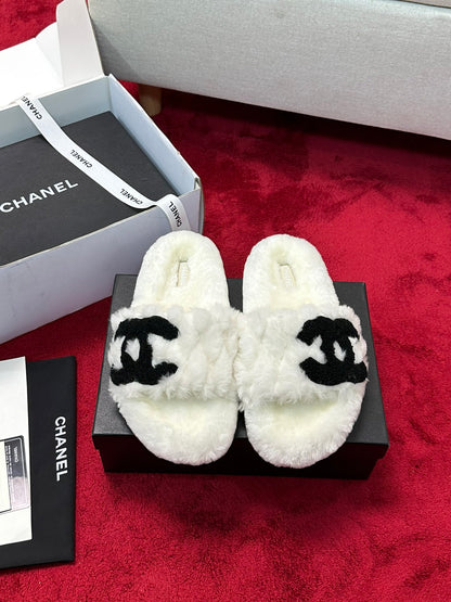 C 25 Classic diamond grid logo fur slippers