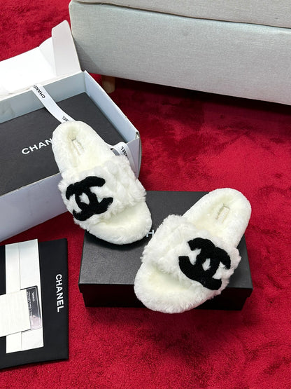 C 25 Classic diamond grid logo fur slippers