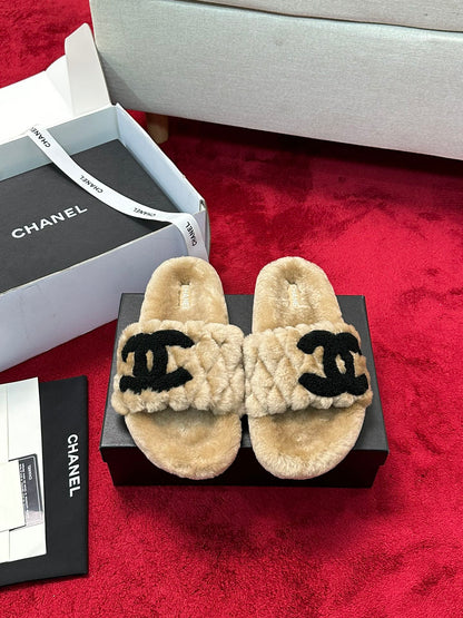 C 25 Classic diamond grid logo fur slippers