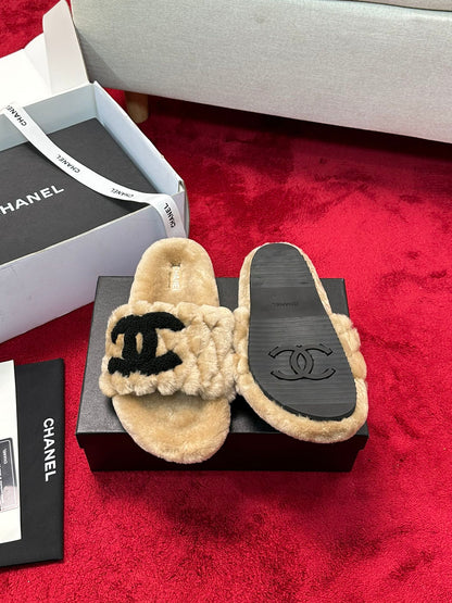 C 25 Classic diamond grid logo fur slippers