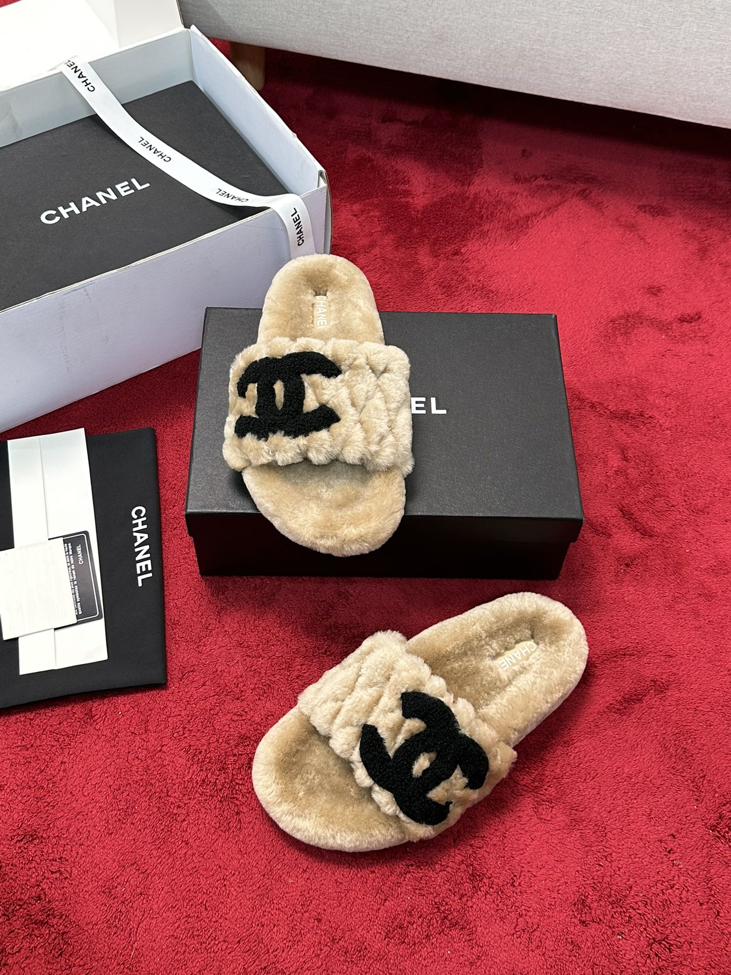 C 25 Classic diamond grid logo fur slippers