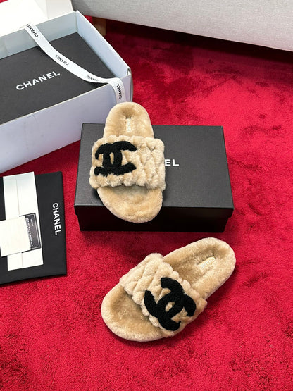 C 25 Classic diamond grid logo fur slippers
