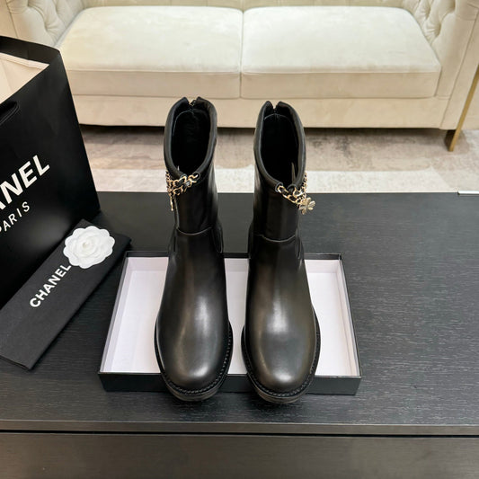 C 25B Chain leather short boots