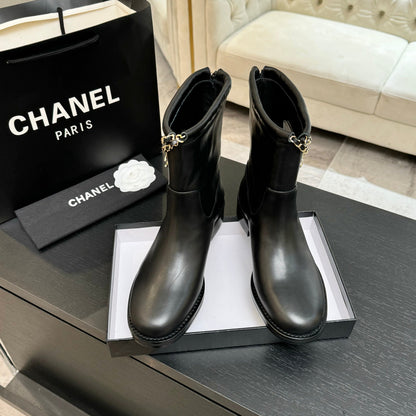 C 25B Chain leather short boots