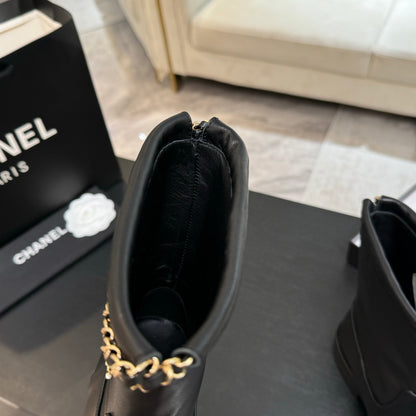 C 25B Chain leather short boots