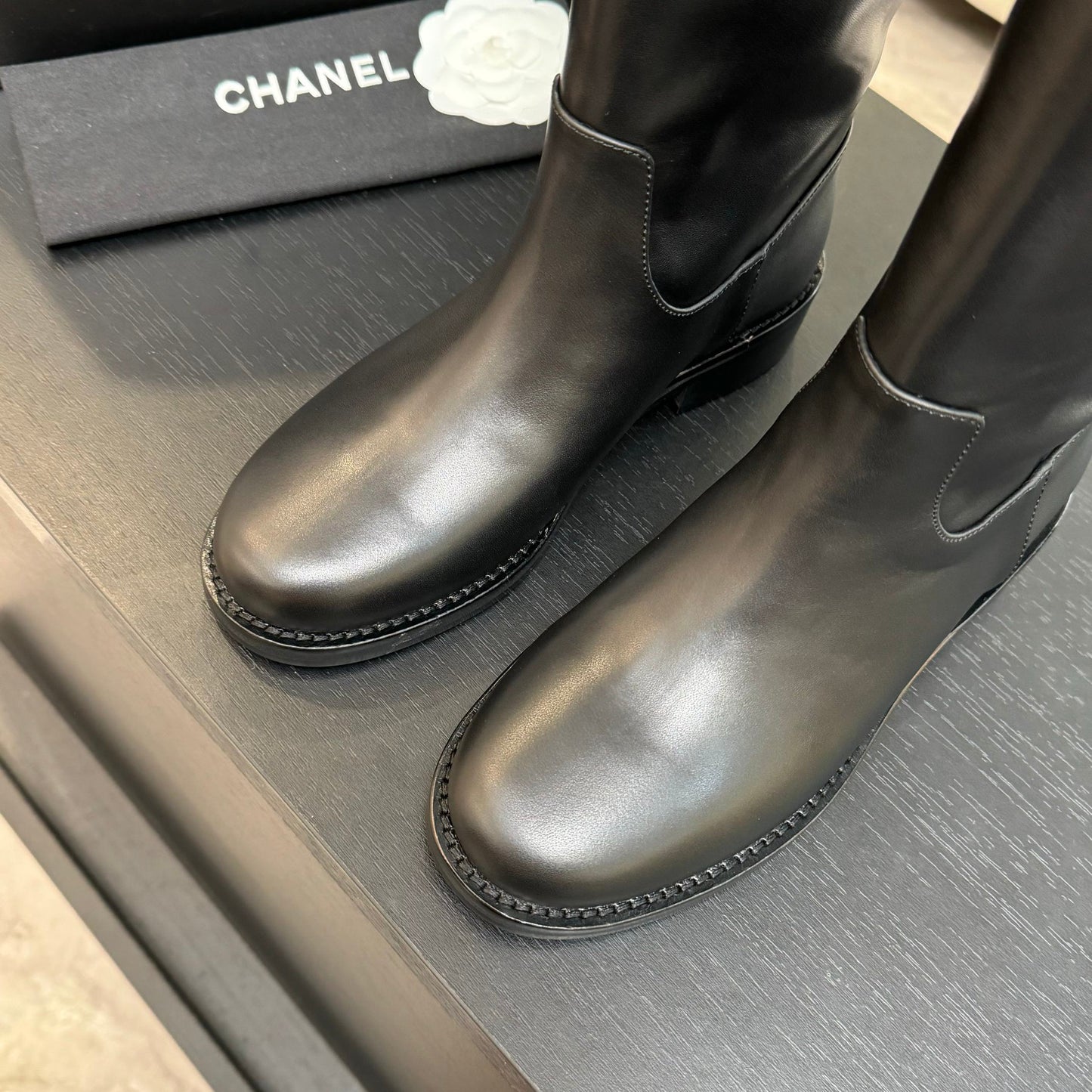 C 25B new chain leather boots