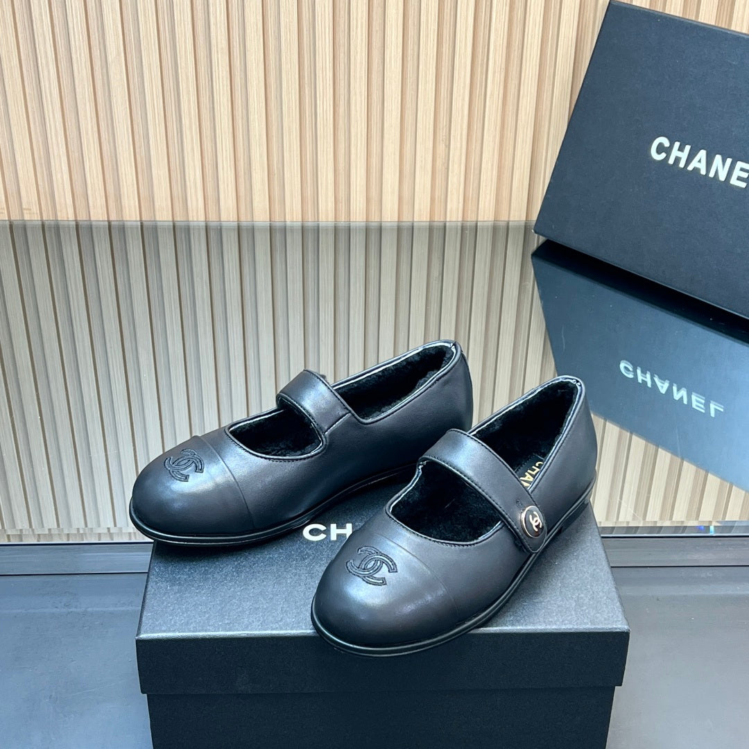 C 25 Mary Jane's lamb wool shoes (black, gray, white)