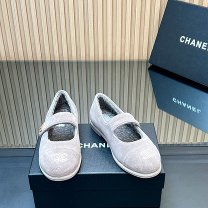 C 25 Mary Jane's lamb wool shoes (black, gray, white)