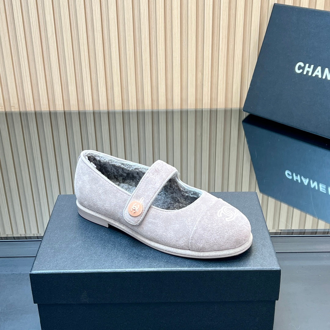 C 25 Mary Jane's lamb wool shoes (black, gray, white)