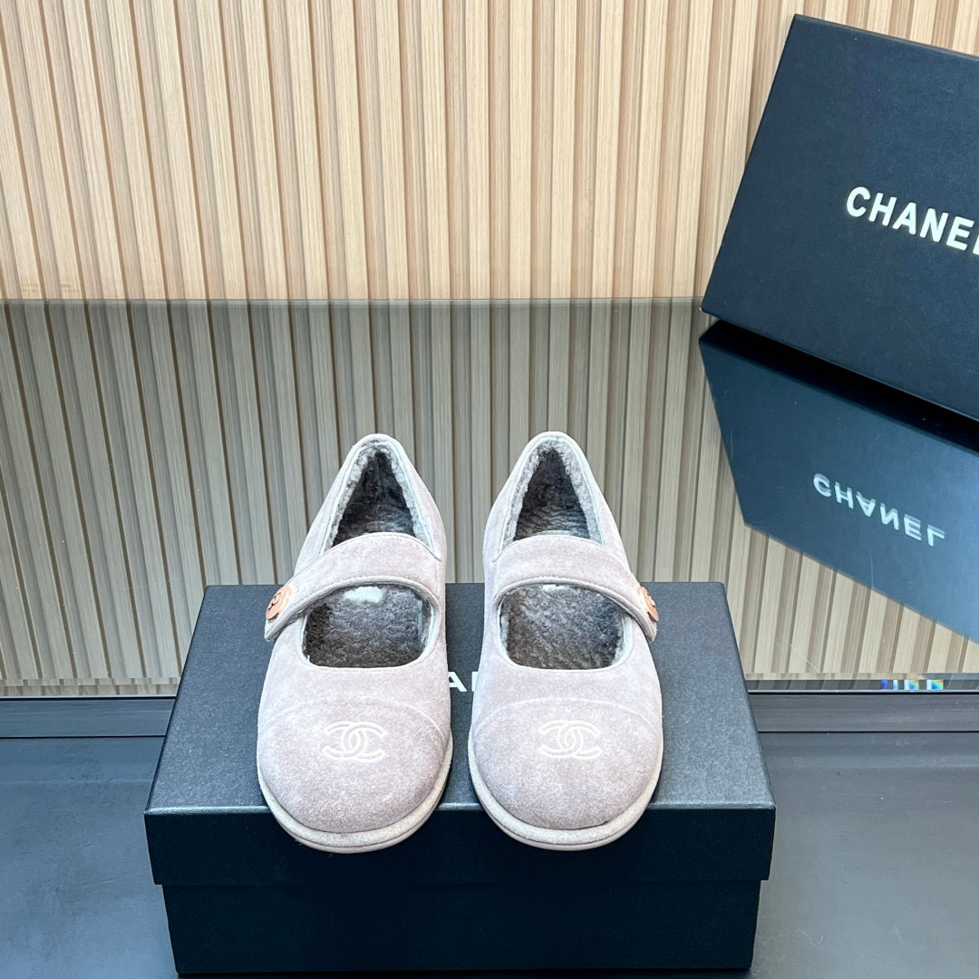 C 25 Mary Jane's lamb wool shoes (black, gray, white)