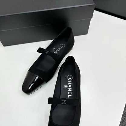 C 25 Pointed lacquered flat shoes（BLACK/BLUE/RED）