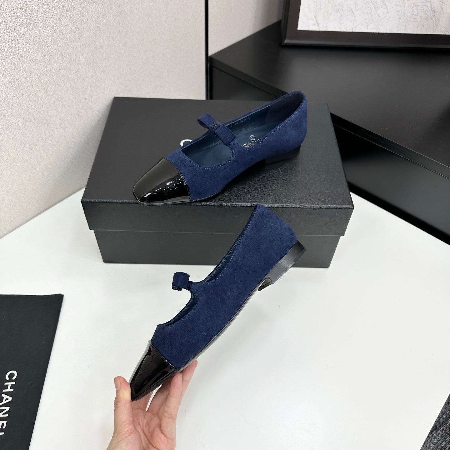 C 25 Pointed lacquered flat shoes（BLACK/BLUE/RED）