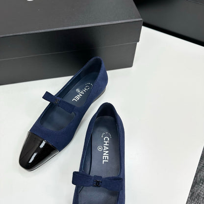 C 25 Pointed lacquered flat shoes（BLACK/BLUE/RED）