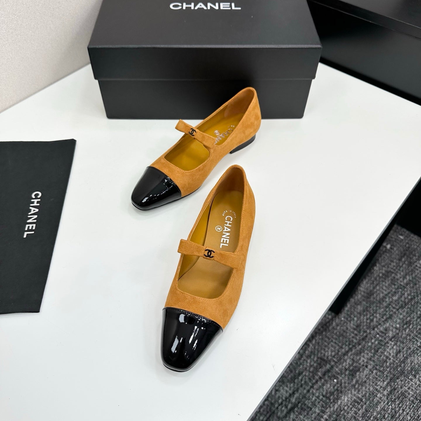C 25 Pointed painted flat shoes (pink, yellow, green, beige)