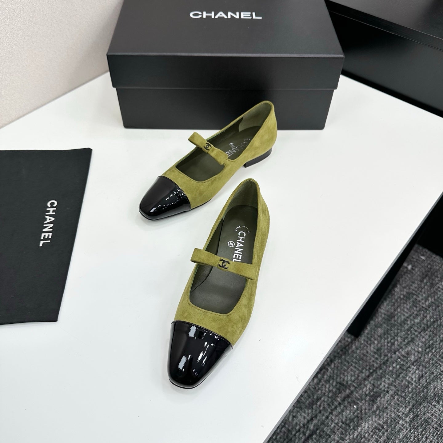 C 25 Pointed painted flat shoes (pink, yellow, green, beige)