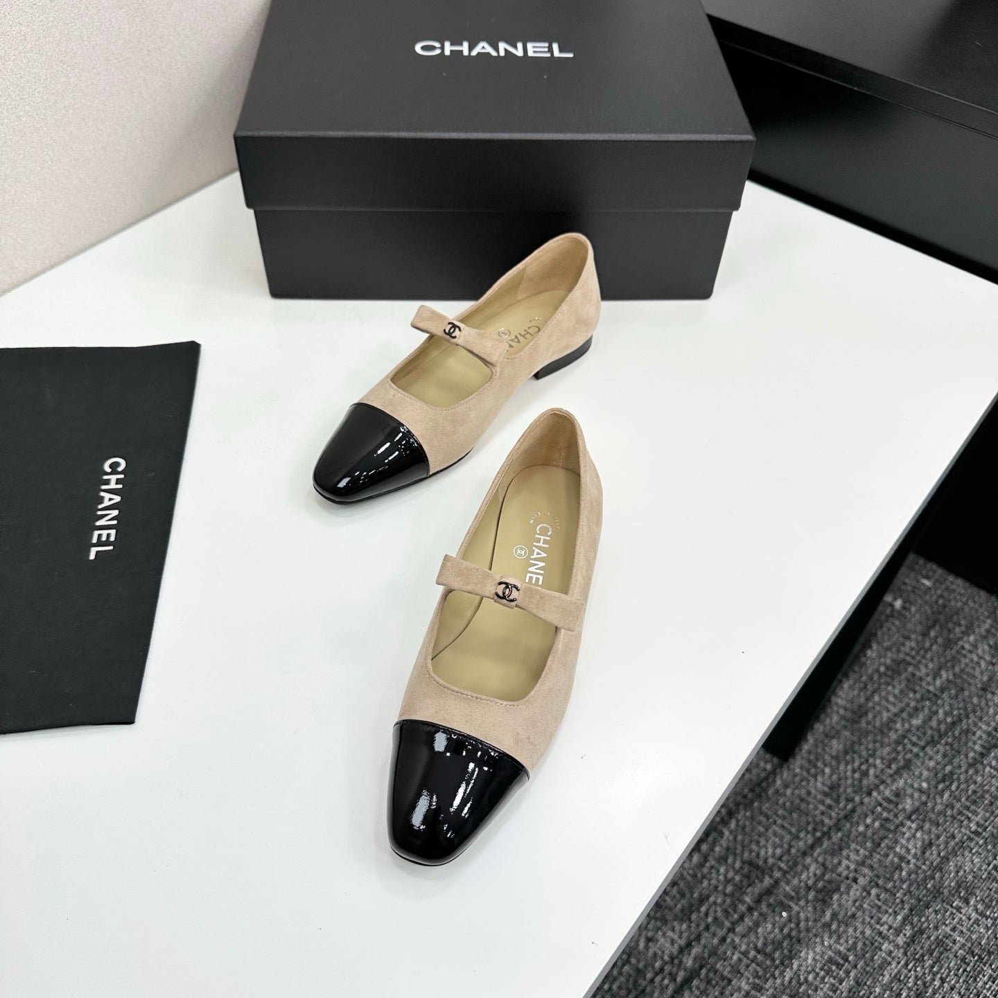 C 25 Pointed painted flat shoes (pink, yellow, green, beige)