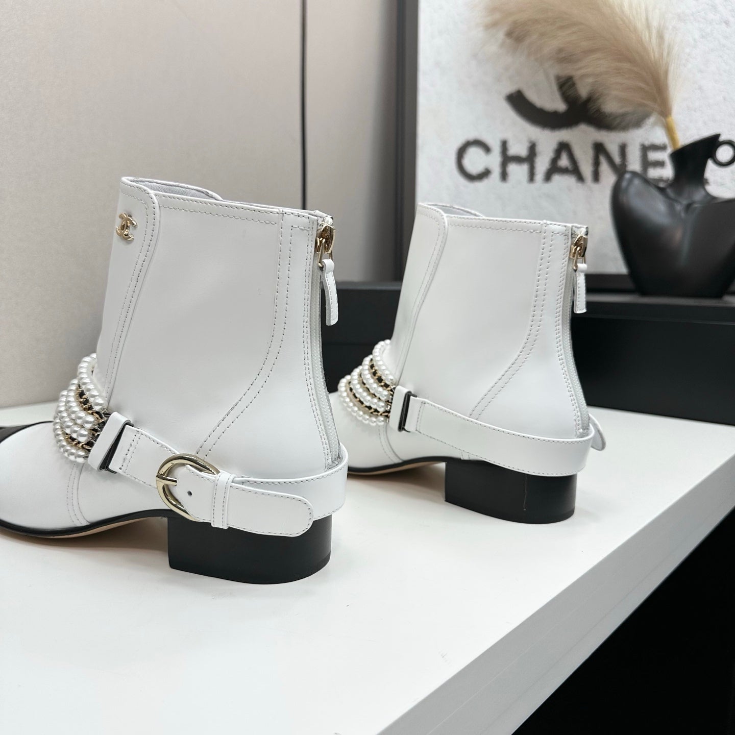C 25 New sheepskin short boots(BLACK/WHITE)