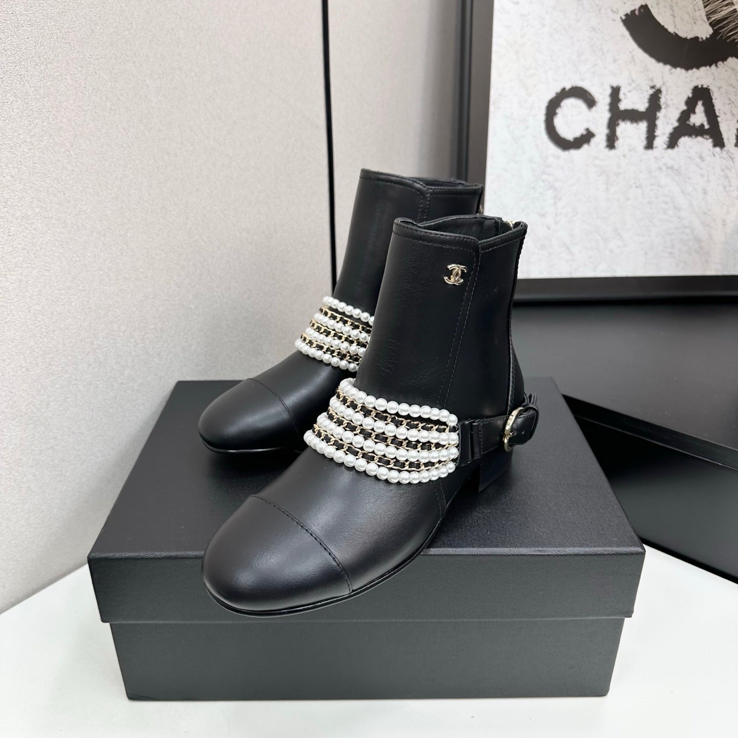 C 25 New sheepskin short boots(BLACK/WHITE)