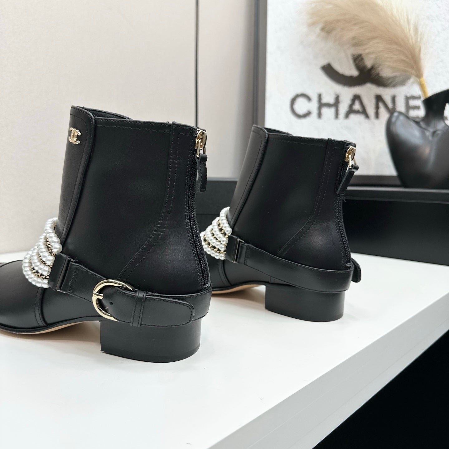 C 25 New sheepskin short boots(BLACK/WHITE)
