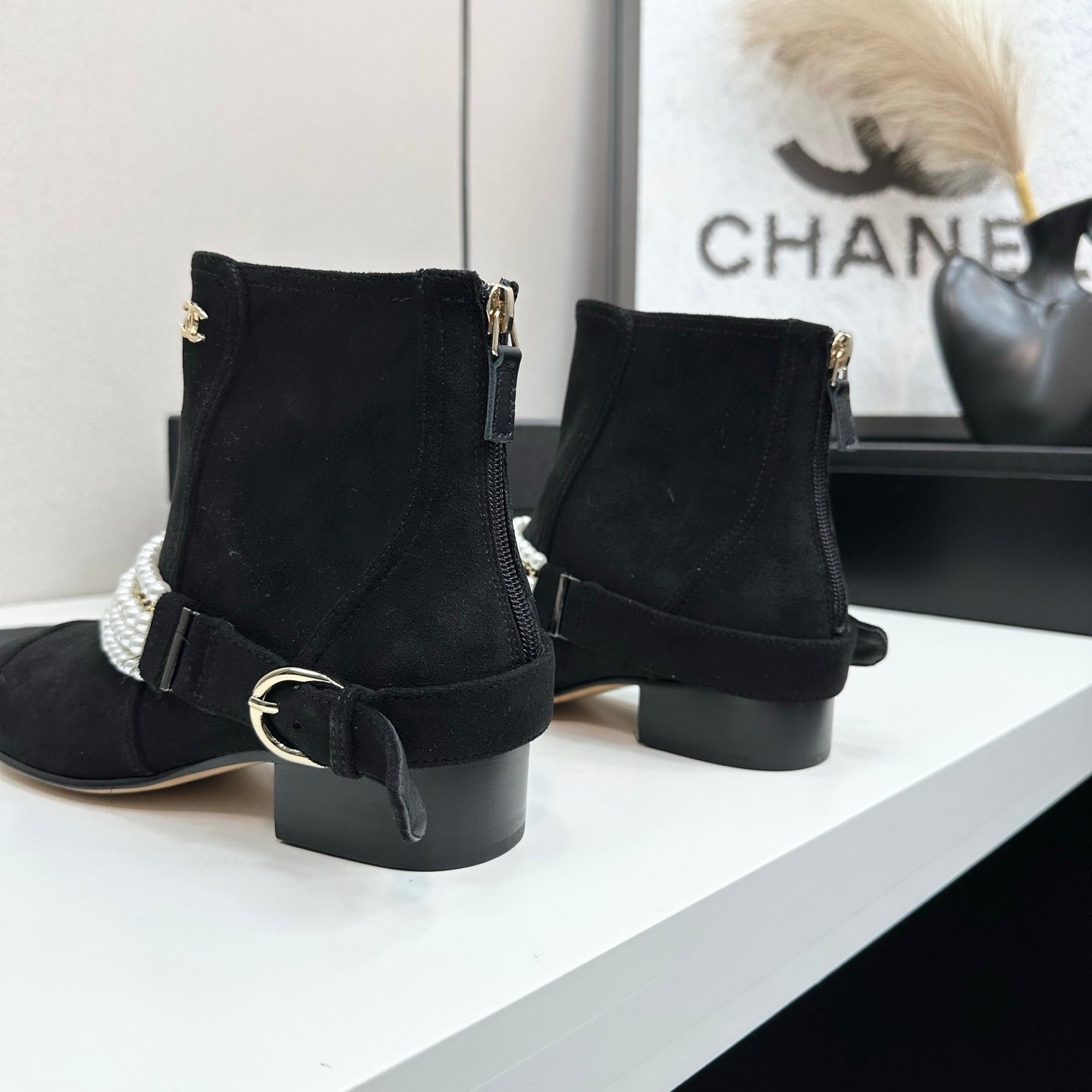 C 25 New sheepskin boots (suede/shiny black)