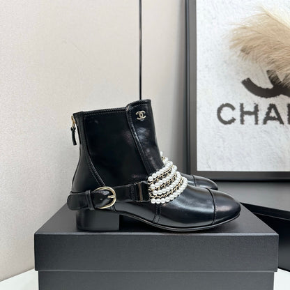C 25 New sheepskin boots (suede/shiny black)
