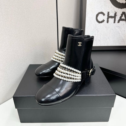 C 25 New sheepskin boots (suede/shiny black)