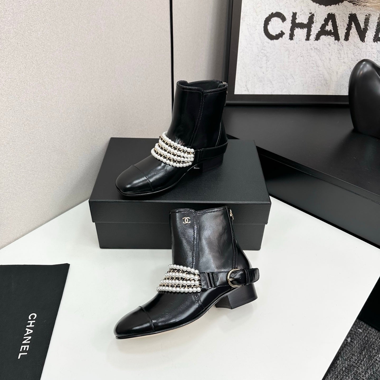 C 25 New sheepskin boots (suede/shiny black)