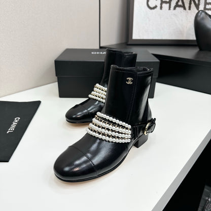 C 25 New sheepskin boots (suede/shiny black)