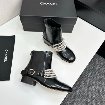 C 25 New sheepskin boots (suede/shiny black)
